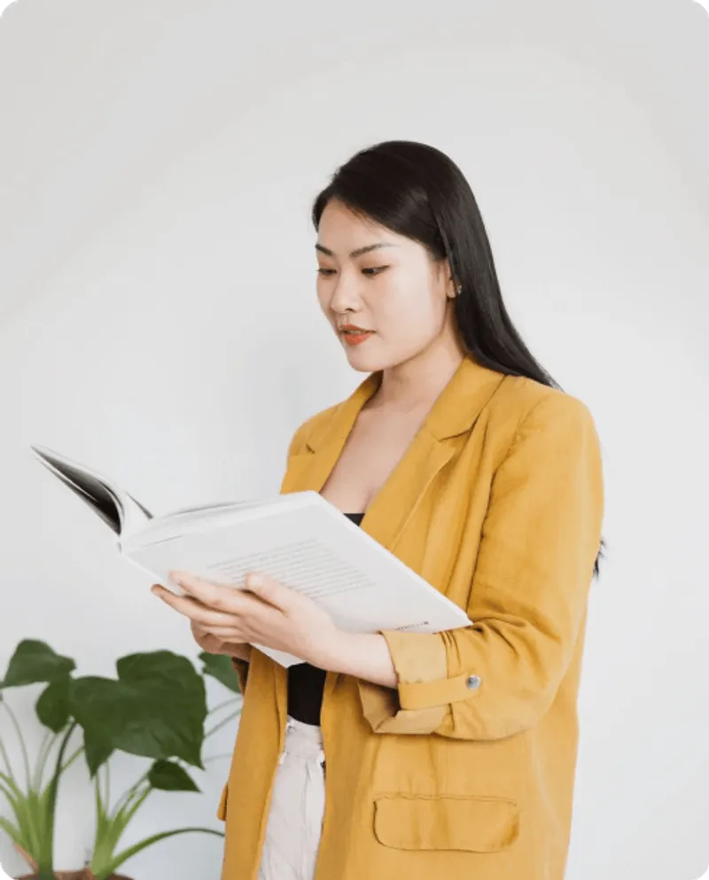Consultant working with client